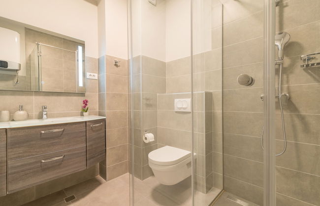 Luxurious Suites Elegance - Photo 47