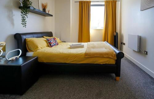 Stylish 2-Bed Apartment, Free Parking, Walk to Hospital & Uni - Foto 24