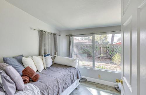 2 Mi to Dtwn Atascadero! Cozy Cottage with Yard - Foto 17