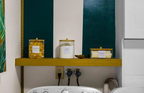 5 Min to Beach - Heated Pool Hot Tub 85 TV's BBQ Games - Foto 55