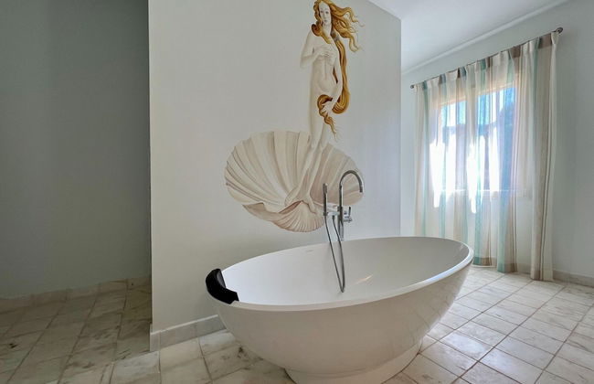 Luxury Villa With Private Pool - Photo 15