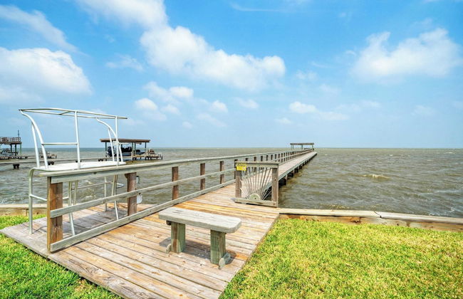 Waterfront Retreat w/ Private Boat Dock, Patio, Views Shore Thing by Avantstay - Photo 30