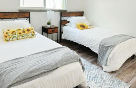 Relax Modern 3BR 2Bath - NW Austin, Sleeps 10 - Photo 30