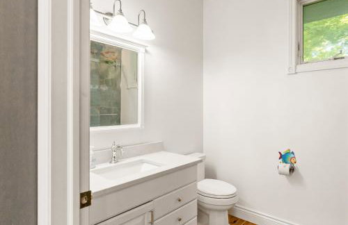 Experience luxury at Lakefront Villa - Foto 9