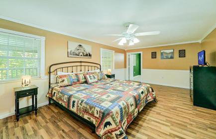 Bear Splashin Fun - Photo 12