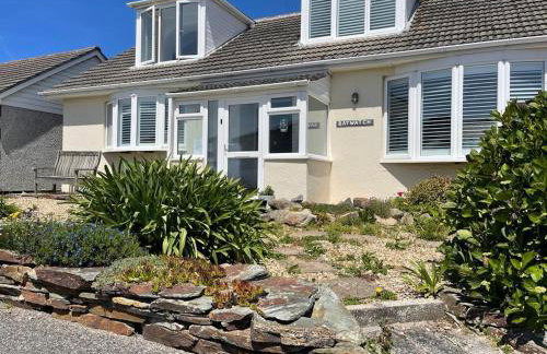 Baywatch Mawgan Porth Spacious Home sleeps 9, Games room, Parking & Garden - Foto 9