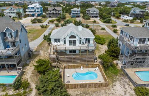 Elegant Updated Oceanfront Home with Pool & Hot Tub - Photo 9