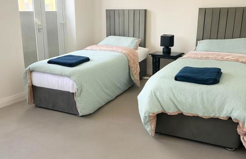 5 bed and 3 bath house in London - Photo 8