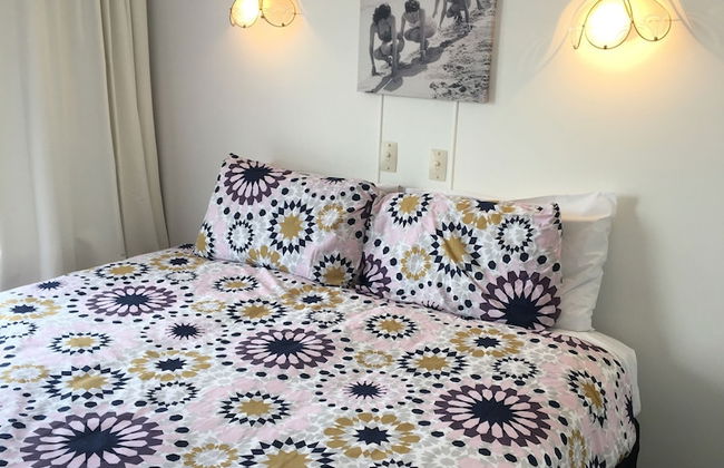 Raglan Palm Beach Motel - Photo 2