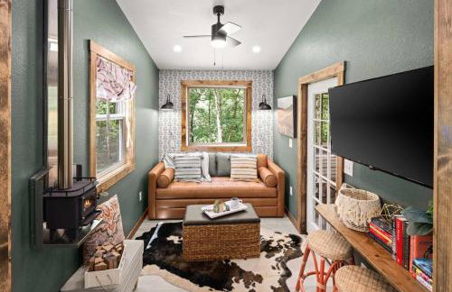 Rustic Cabin Retreat - Cozy Stove & Fresh Eggs - Foto 2