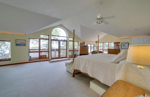 Lakefront Lookout! Private Sand Beach on Superior - Foto 13