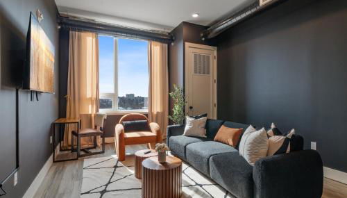 2BR 2BA, King bd, Gym, Free Parking, 8min to Train - Foto 4