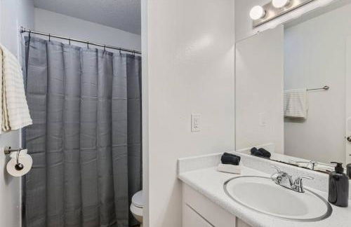 2B Getaway - Sleeps 6 - Pool, Pkg - Walk Dtwn - Foto 4