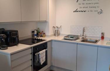 Lets Stay SA Manchester I 2Bed 2Bath l Waterfront l Private Balcony I Relaxing Retreat I Great Location - Foto 6