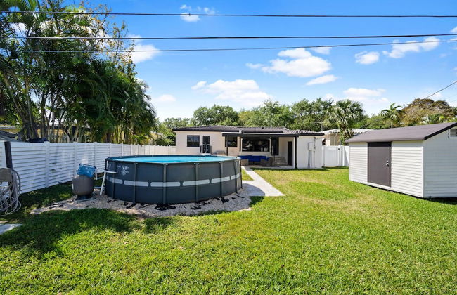 Stunning 3 Bd Pool House w Enchanting Water Views - Foto 42