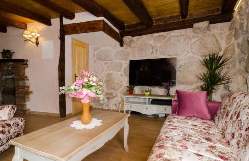 Villa Falcon Rook - Four-Bedroom Villa with Terrace and Swimming Pool - Photo 57