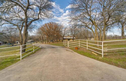 11 Mi to Downtown Denton Spacious Ranch Retreat - Photo 31