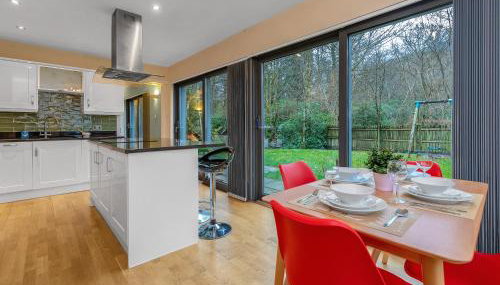 Cheerful Stays: 4 Bedroom Cottage in Arrochar - Foto 3