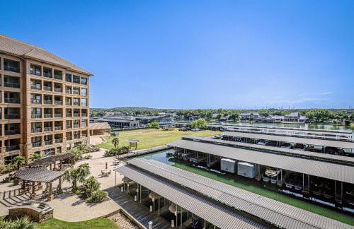 Waterfront Condo for 4 with Resort Pool & Lake View - Foto 50