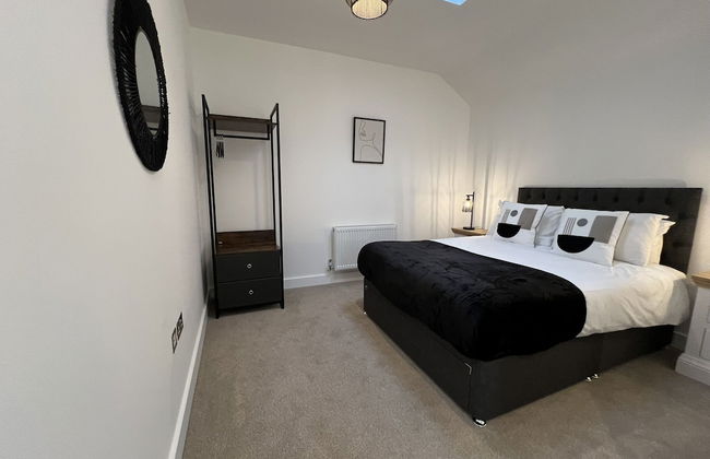 Isleworth Apartments - Photo 5