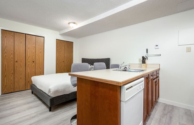 Fully RENOVATED Studio | Ski In/Out: Closest Condo to Lift | Pool & Hot Tubs - Photo 4