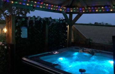 Couple’s Lodge With Hot Tub - Foto 25