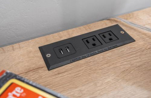 Entire Private Home with 4 Bedrooms 2 Bathrooms, Pool, View, 4 Parking, King Bed, Big Yard, Available Now - Foto 72