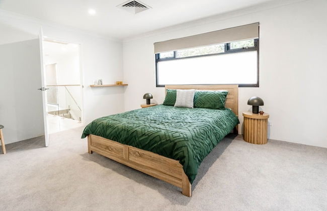 Beautiful 4BR Family Home With Patio and Parking! - Foto 6