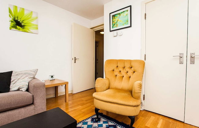 Charming Peaceful 2 Bed with Parking and Garden - Photo 12