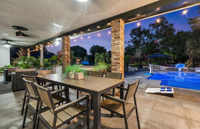 8BR Gem With Pool, Lake View & Tons of Amenities! - Foto 3