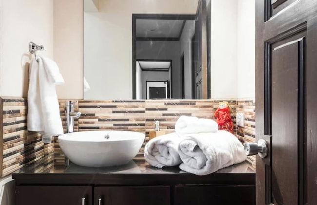 Large And Cosy Apartment With Private Garden - Photo 13