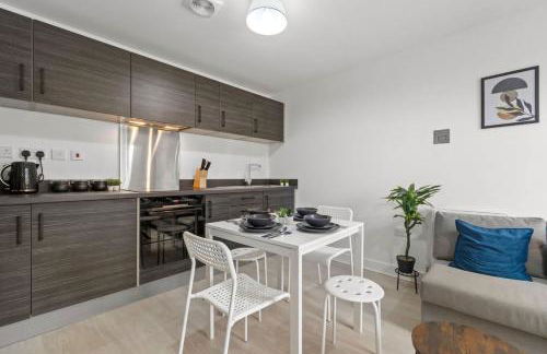 Modern 2-Bed House 10-min to Leeds City Centre - Photo 2