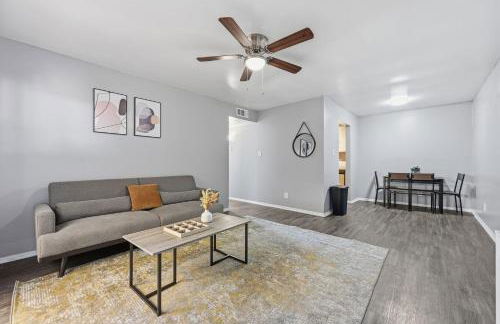 Bright two-bed wupgraded fixtures - Foto 9