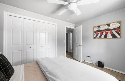 Stylish Renovation, Perfect for Families & Pets, Garage Parking, Sleeps 10 - Foto 26