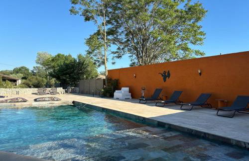 Villa Soleil Piscine Jacuzzi Pétanque Espace bbq billard et salons extérieurs - Foto 9