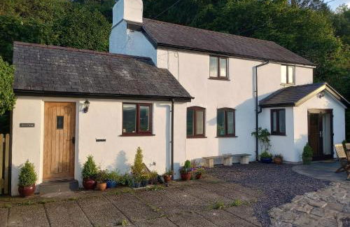 Alwyn Cottage - Photo 2