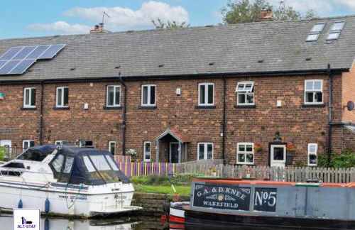 Calder Row by Alt-Stay Contractor Accommodation - 3 Bed Canal Side Contractor Home With Parking, Wi-Fi & Full Kitchen - Ideal For Long stays - Foto 19