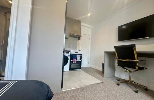 Spectacular Modern, Private Apartment,15 Mins To Central London - Photo 14