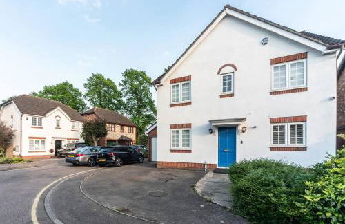 Gorgeous 4 BR House Near Station mins to London - Pass the Keys - Foto 53