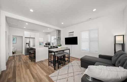 Updated Family Friendly Hillyard Gem NEW HOT TUB! - Foto 4