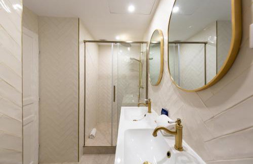 Le Marais - Iconic Penthouse with Balcony - Foto 27