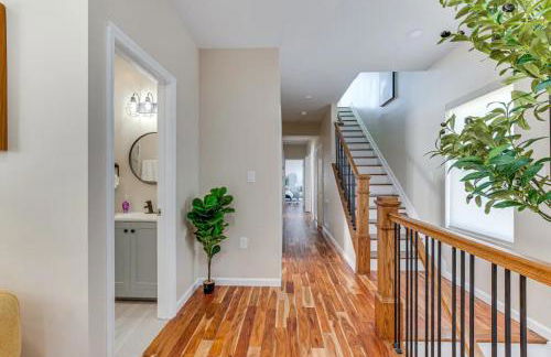 Townhouse - Urban Living with Rooftop Deck! - Foto 23