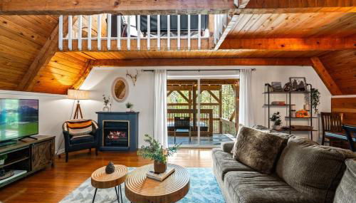 Charming A-Frame Cabin w Hot Tub & Mountain Views - Foto 4