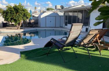 Cozy Home with Sparkling Pool/Pet Friendly - Photo 31