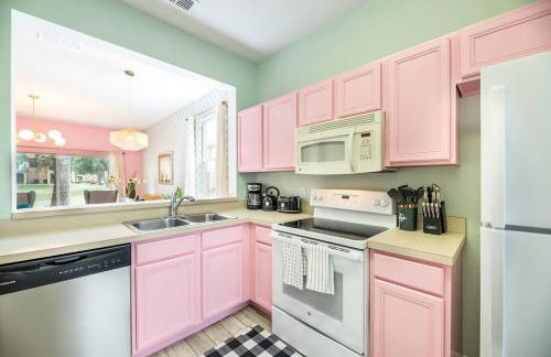 Disney World Cinderella Castle Lazy River Pool & Game Room - Foto 52