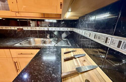 Spacious 1 Bed Flat - Free Parking - Quiet Area - Photo 9