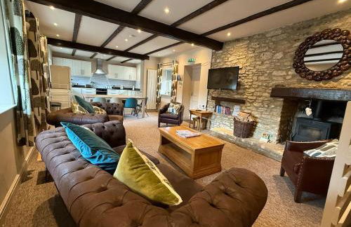 4-Bed Cottage at Famous Tuckers Grave Inn Sleeps 8 - Photo 23