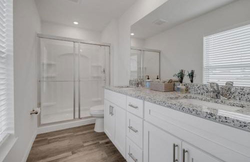 Luxury Retreat with Heated Saltwater Pool and Big Patio Perfect for 2 families - Foto 15