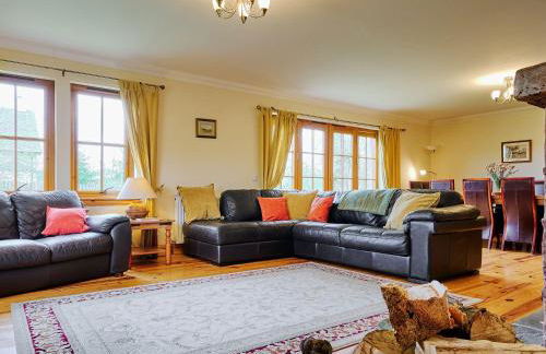 Holly House - Photo 7