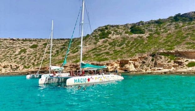 Catamarán para la excursión